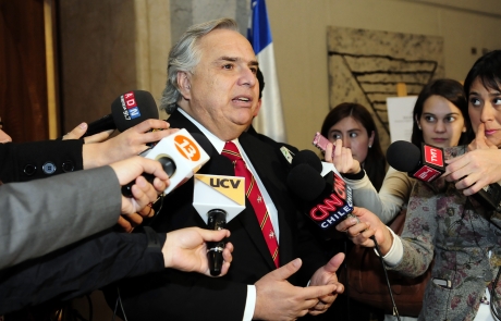 Gobierno pide a parlamentarios de oposición endurecer leyes para combatir a los encapuchados