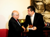 Subsecretario Ubilla recibe reconocimiento de Bomberos y destaca incremento de recursos para la institución