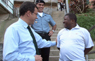 Ministro del Interior recorre favelas de Río de Janeiro