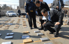 Ministro del Interior verifica en terreno incautación de cocaína, marihuana y lsd