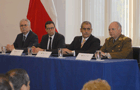 Ministro del Interior firma convenio para intensificar la persecución contra el narcotráfico